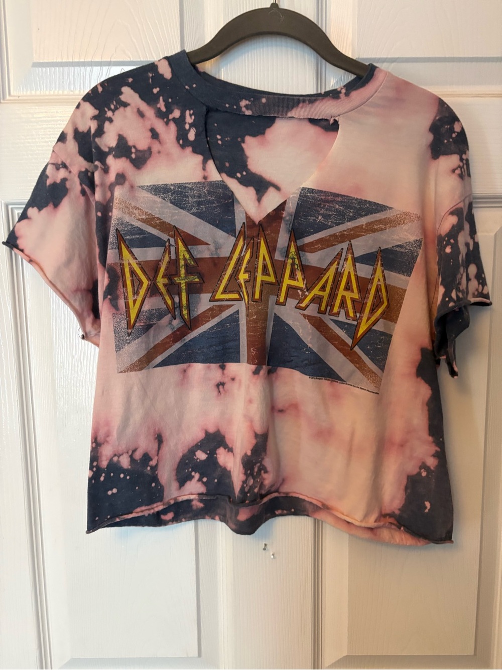 Def Leppard Bleach Tie-Dye Cropped Band Tee